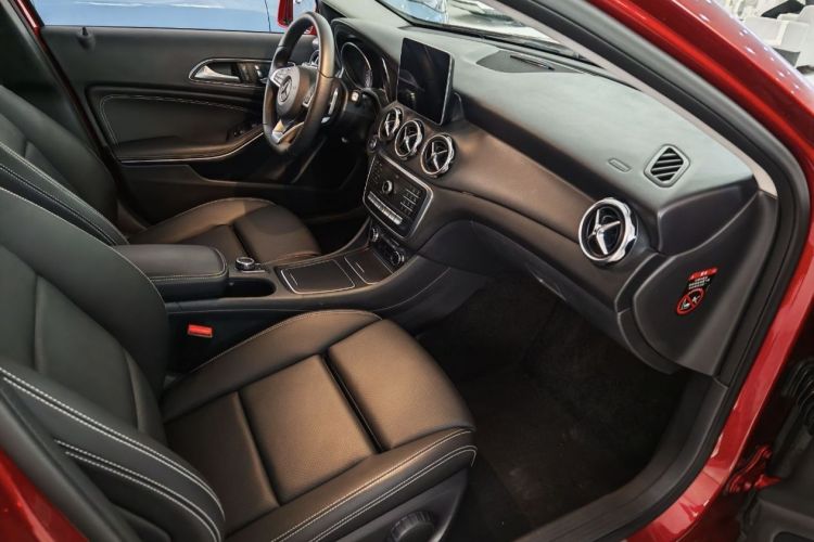 奔驰GLA 2019款 GLA 200 动感型中控内饰7006