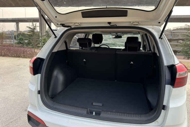 北京现代ix25 2016款 1.6T 双离合两驱智能型GLS局部细节23