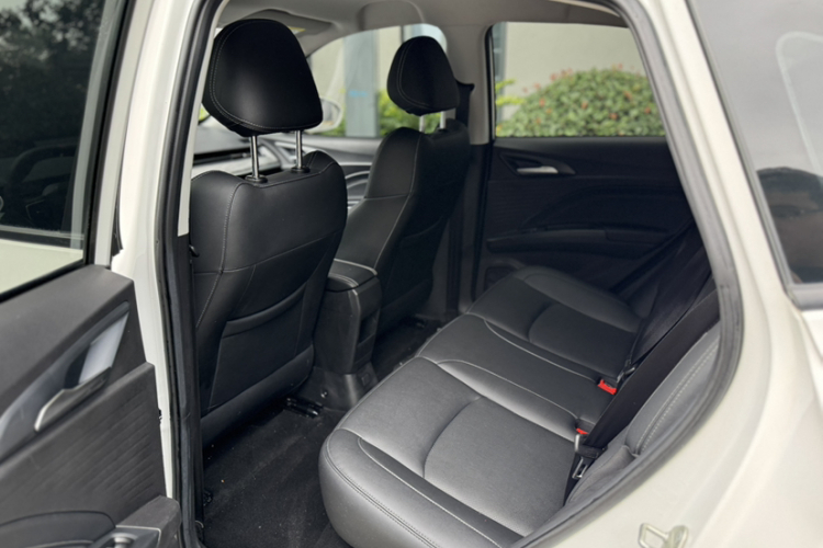 哪吒汽车 哪吒AYA 2023款 401 Lite中控内饰7004