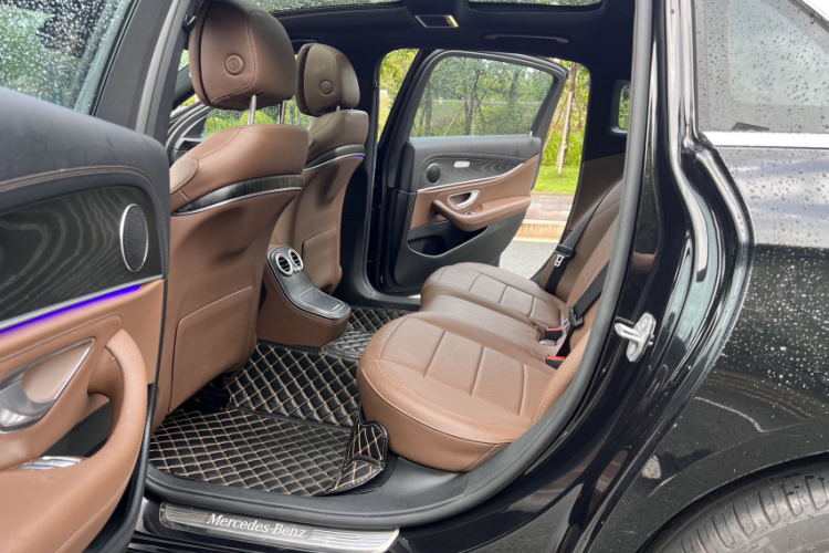 奔驰E级 2023款 改款 E 300 L 运动时尚型中控内饰7003