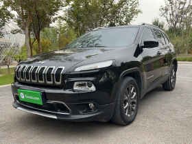 Jeep 自由光 2020款 2.0L 两驱经典运动版