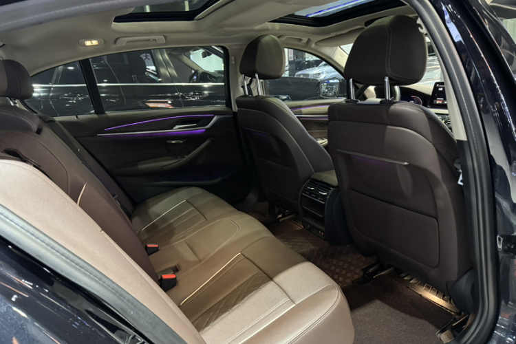 宝马5系 2021款 改款 530Li 领先型 豪华套装中控内饰7003