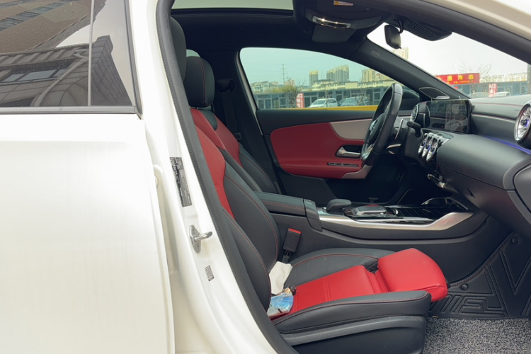 奔驰A级AMG 2023款 AMG A 35 L 4MATIC局部细节41