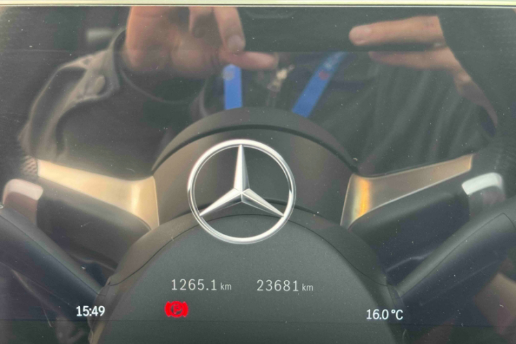 奔驰GLC 2023款 改款 GLC 260 L 4MATIC 豪华型 5座中控内饰15