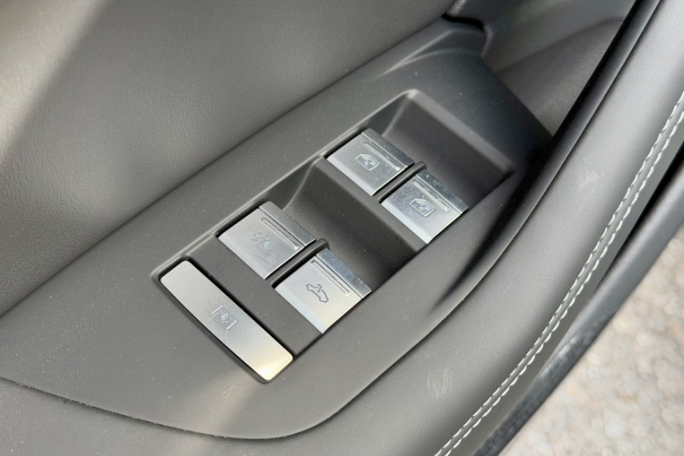 奥迪A6L 2023款 改款 55 TFSI quattro 尊享动感型中控内饰7007