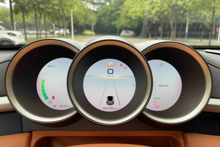 欧拉闪电猫 2022款 555km 尊贵版中控内饰15