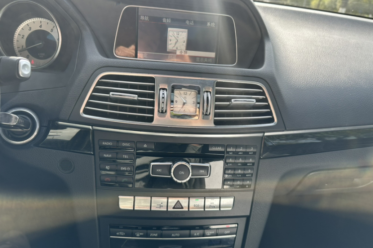 奔驰E级(进口) 2014款 E 200 轿跑版中控内饰7003