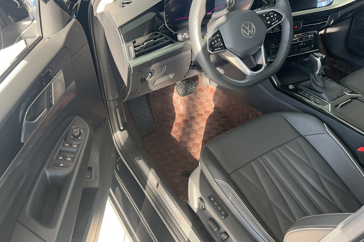 大众 帕萨特 2023款 改款 330TSI 豪华版中控内饰7002