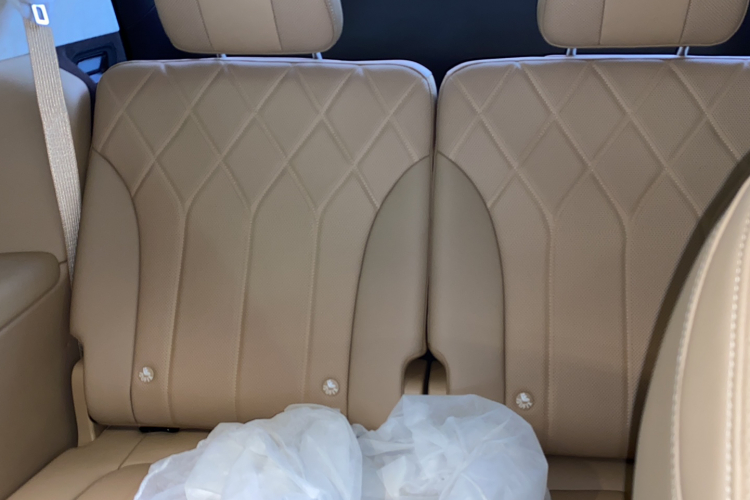 鸿蒙智行 问界M8 2025款 增程 Max+版 53.4kWh 6座版中控内饰7006