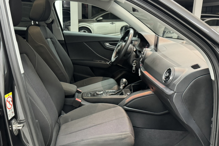 奥迪Q2L 2018款 35 TFSI 上市专享版 国VI中控内饰7002