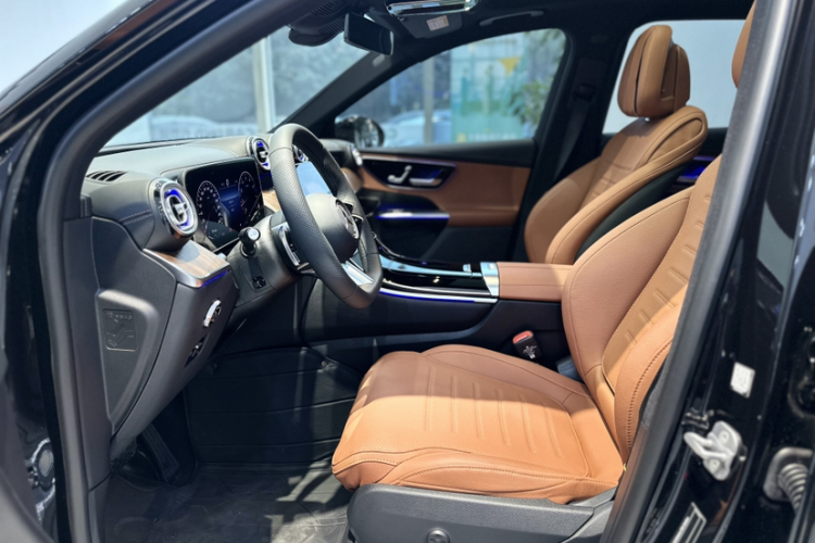 奔驰GLC 2025款 改款 GLC 300 L 4MATIC 动感型 5座中控内饰7005