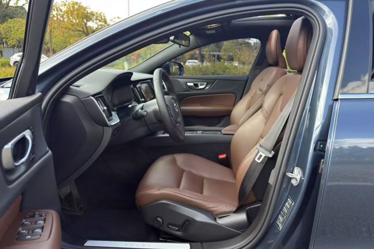 沃尔沃S60 2023款 B4 智逸豪华版中控内饰7005