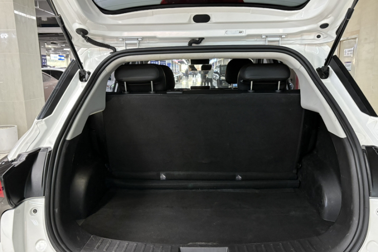 哪吒汽车 哪吒V 2022款 潮 300 Lite 磷酸铁锂局部细节23