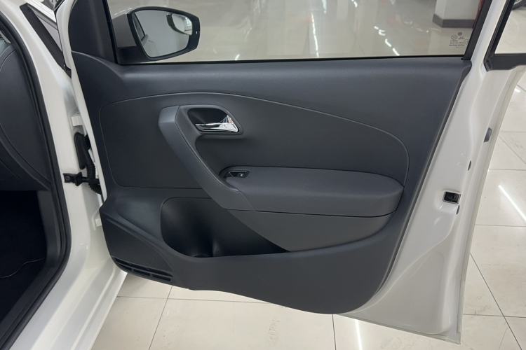 大众 Polo 2018款 1.5L 自动安享型中控内饰7009