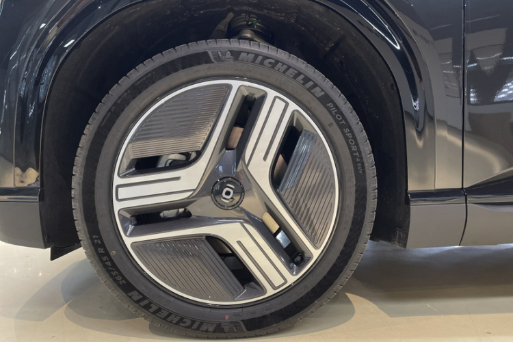 长安启源E07 2025款 增程 四驱 39kWh Ultra高性能版车身外观6010