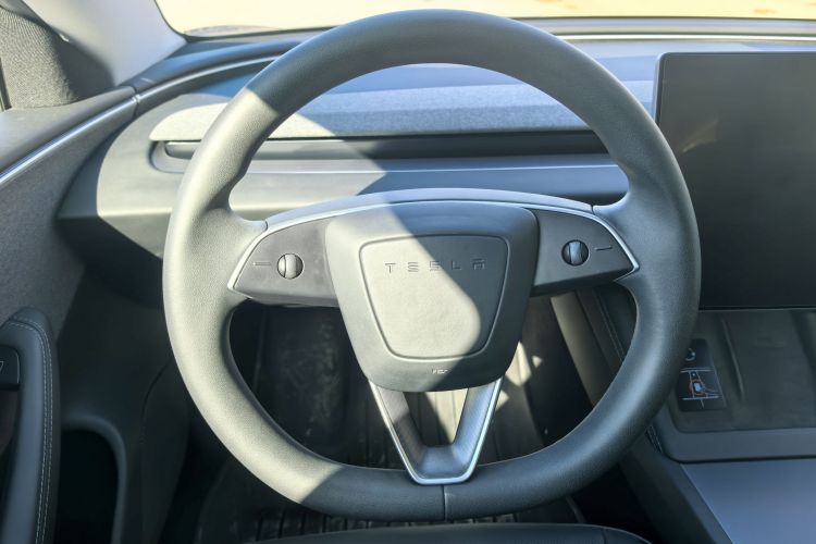 特斯拉 Model 3 2023款 后轮驱动版中控内饰7005