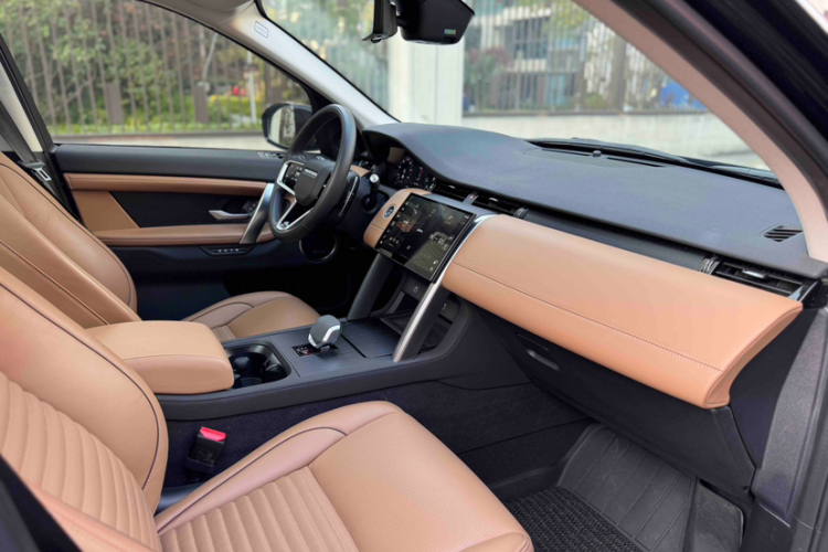 路虎 发现运动版 2024款 豪华定制版中控内饰7001