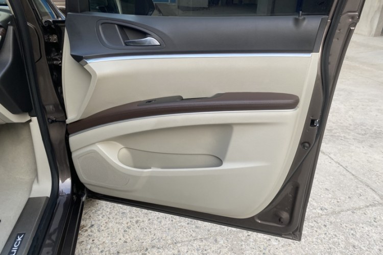 别克GL8 2021款 陆上公务舱 652T 豪华型中控内饰7008