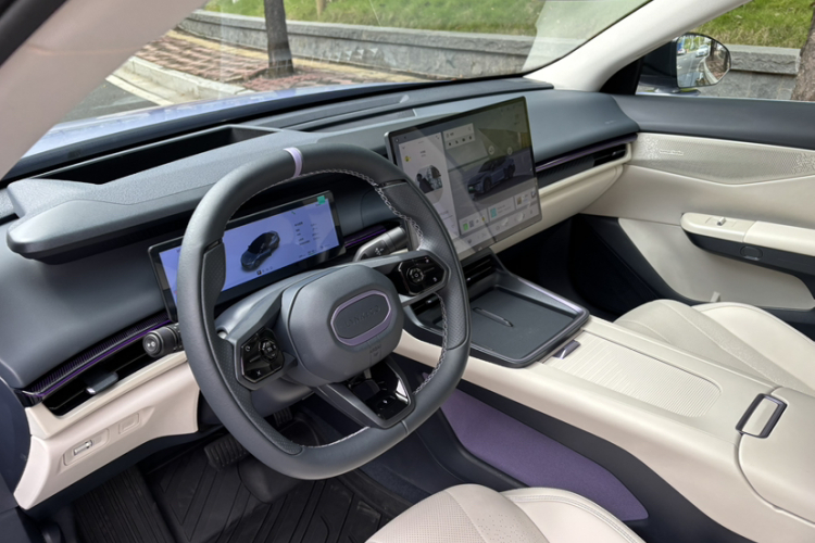 领克07 2024款 EM-P 126长续航 Ultra中控内饰7010