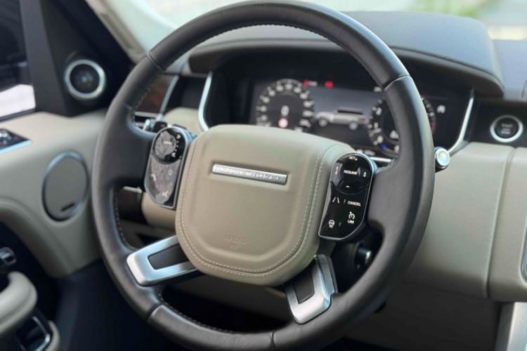 路虎 揽胜 2021款 3.0 L6 传世加长经典版中控内饰7004