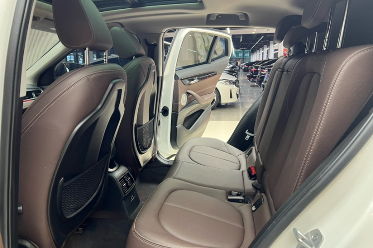 宝马X2 2023款 sDrive25i M运动曜夜版中控内饰7005