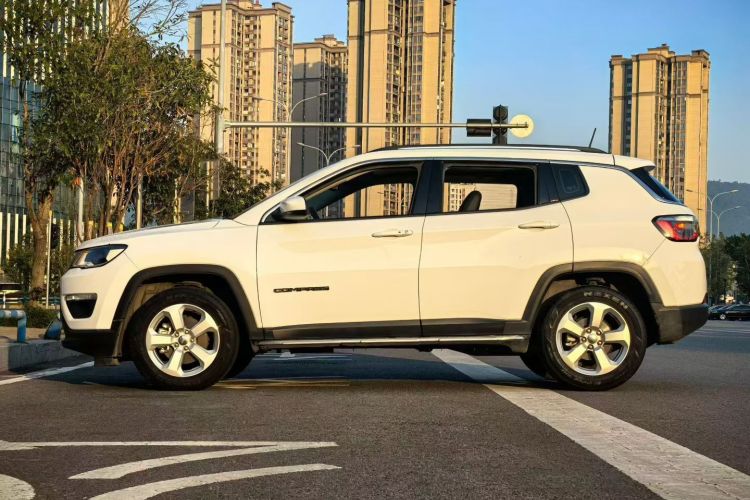 Jeep 指南者 2020款 220T 自动精英版车身外观6002