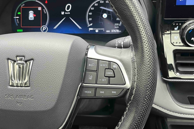 丰田 皇冠陆放 2022款 2.5L HEV四驱旗舰版中控内饰7012