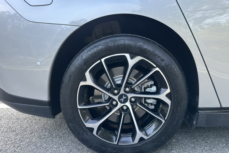 小鹏P7 2021款 480N车身外观6005