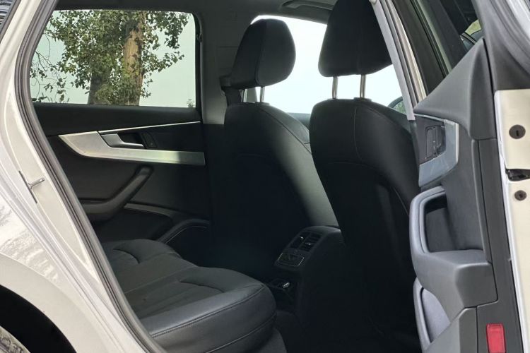 奥迪A4L 2018款 30周年年型 45 TFSI quattro 个性运动版中控内饰7007