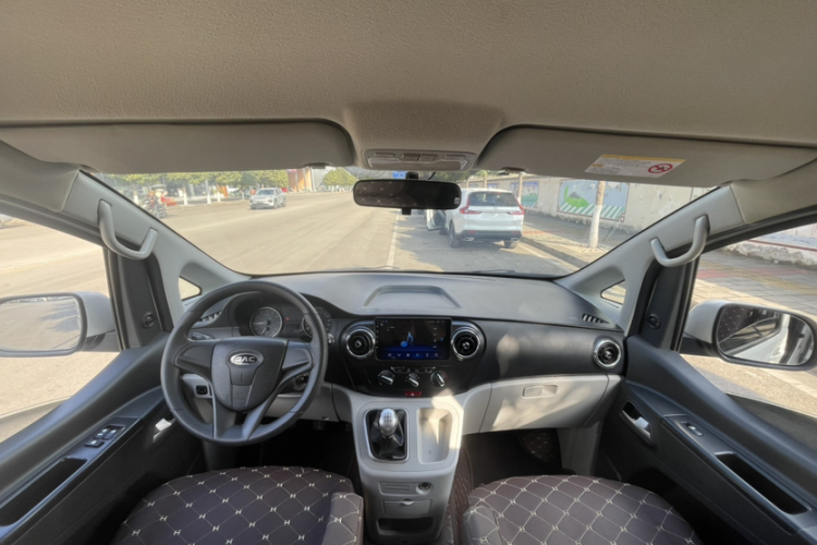江淮瑞风 瑞风M3 2019款 PLUS 宜家版 1.8L 豪华型 9座中控内饰7001