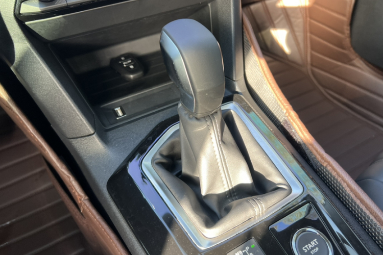 标致408 2024款 360THP 龘龘款 拉图版中控内饰7003