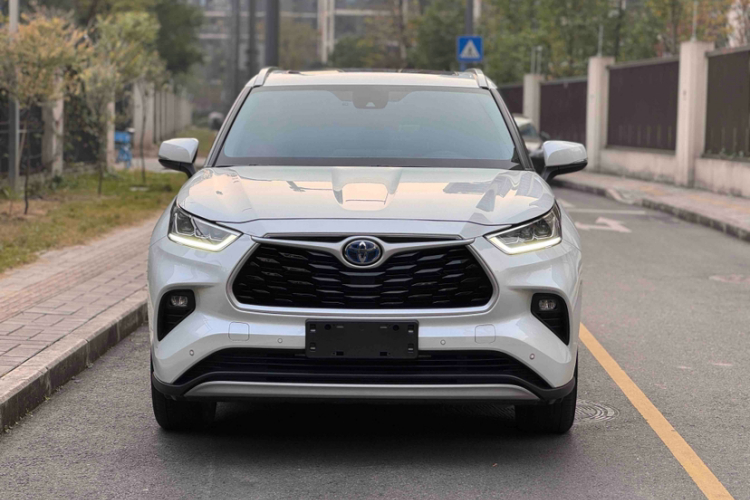 丰田 汉兰达 2022款 双擎 2.5L 两驱尊贵版 7座车身外观6007