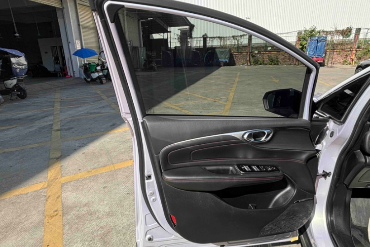 埃安 AION V 2021款 Plus 80 领航智驾版 三元锂中控内饰7002