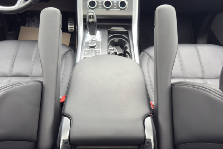 路虎 揽胜运动版 2016款 3.0 SC V6 HSE DYNAMIC中控内饰7009