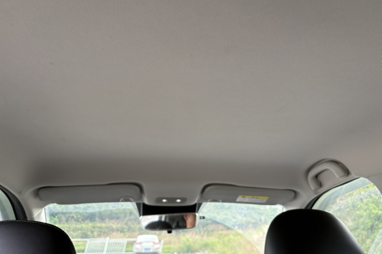 哪吒汽车 哪吒V 2022款 潮 400 Lite局部细节22