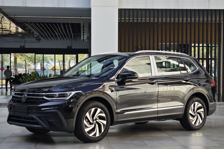 大众 途观L 2025款 出众款 300TSI 自动两驱龙腾版车身外观6003