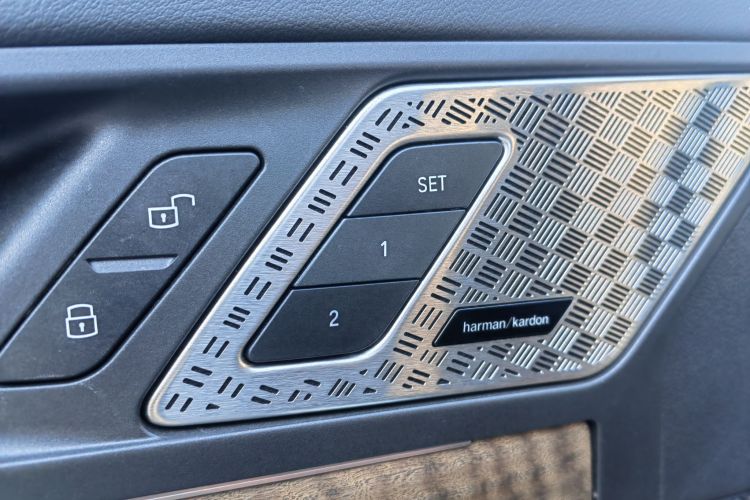 宝马iX1 2023款 xDrive30L X设计套装局部细节9002