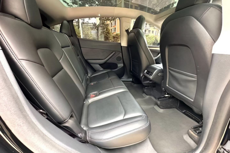 特斯拉 Model Y 2022款 改款 后轮驱动版车身外观6006