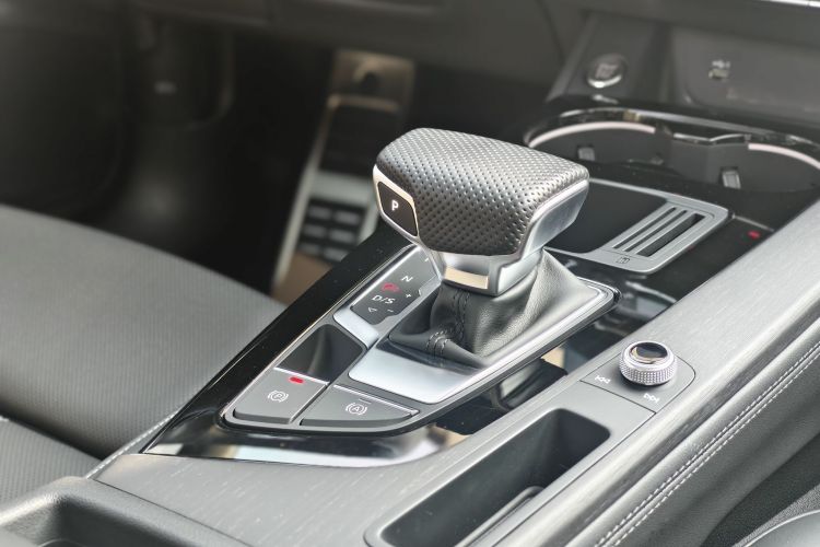 奥迪A4L 2024款 40 TFSI 豪华动感型中控内饰7005