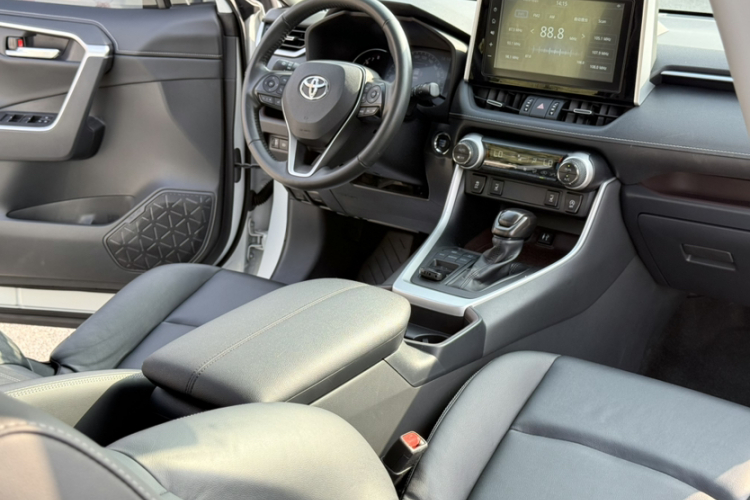 丰田 RAV4荣放 2020款 2.0L CVT两驱尊贵版中控内饰7011