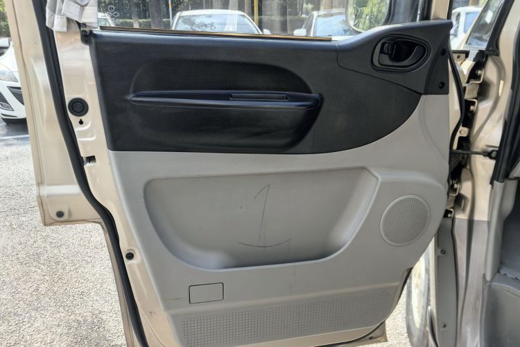 东风风行 菱智 2016款 M3 1.6L 7座豪华型 国IV中控内饰7010