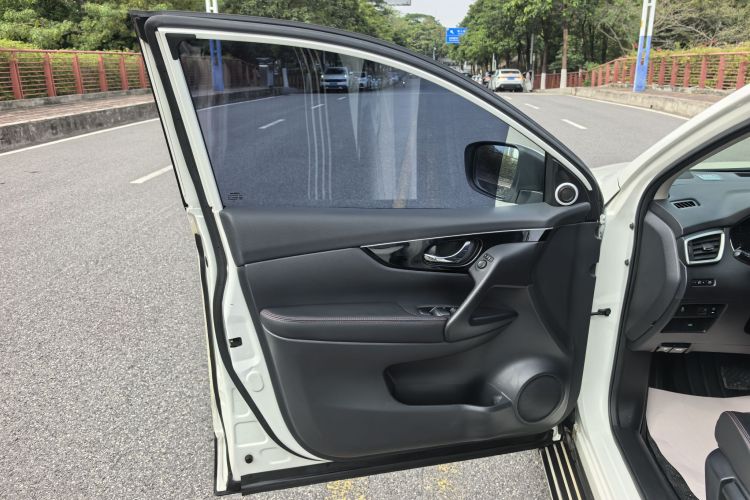 日产 逍客 2017款 2.0L CVT智享版 国V中控内饰7006