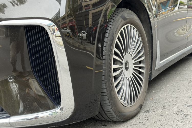 岚图汽车 岚图梦想家 2025款 PHEV 四驱旗舰鲲鹏版车身外观6002