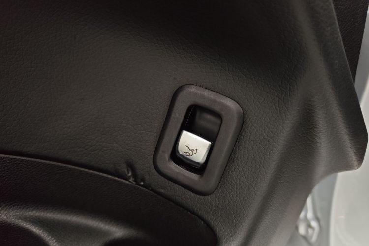 奔驰GLC 2018款 改款 GLC 260 4MATIC 动感型局部细节9007