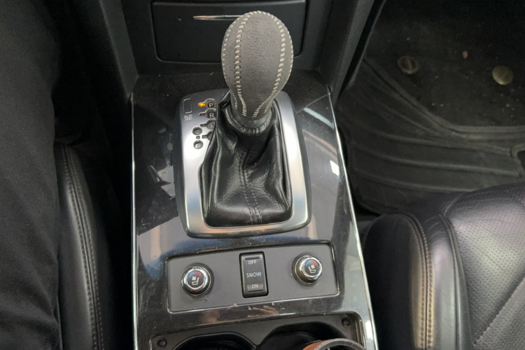 英菲尼迪FX 2011款 FX35 标准版局部细节18