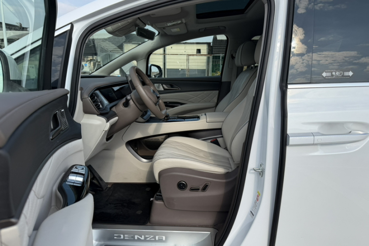 腾势D9 2022款 DM-i 970 四驱尊荣型局部细节19