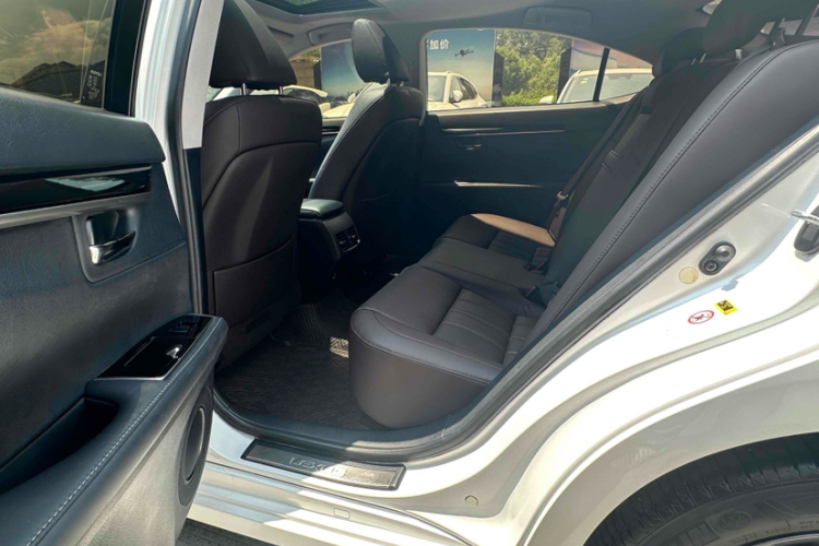 雷克萨斯ES 2017款 200 30周年纪念版中控内饰7004