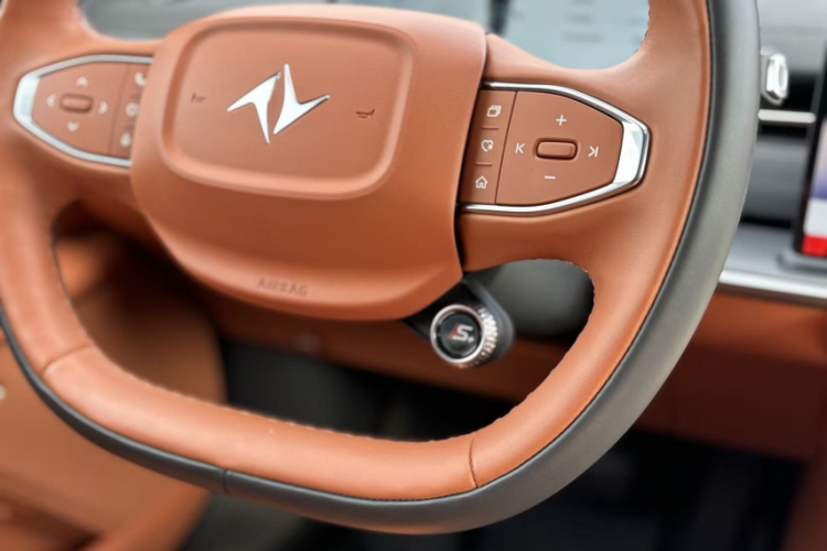 东风奕派 eπ007 2025款 纯电 565四驱Max领航版局部细节9004