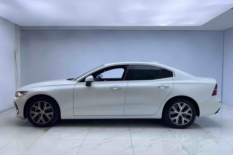 沃尔沃S60 2025款 B4 智逸豪华版车身外观6003