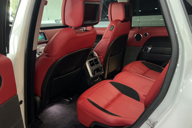 路虎 揽胜运动版 2018款 3.0 SC V6 HSE DYNAMIC中控内饰7002